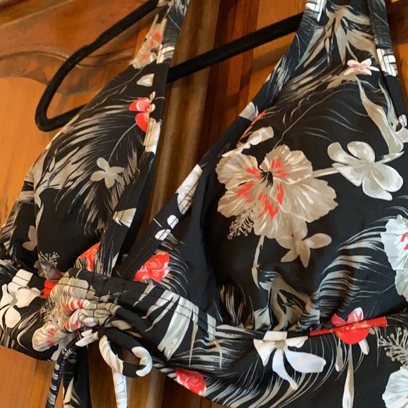 Nass-Eau Tropical Flower Patterned Bikini Top, Surf Top, Swimwear (with tags) - Picture 2 of 5